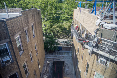 Parkside Association roof and parapet wall replacement in process. Shown: original facade of the east wing of the building (left) and the newly constructed parapet wall of the west wing (right).