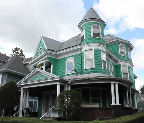 The juxtaposition of grandeur