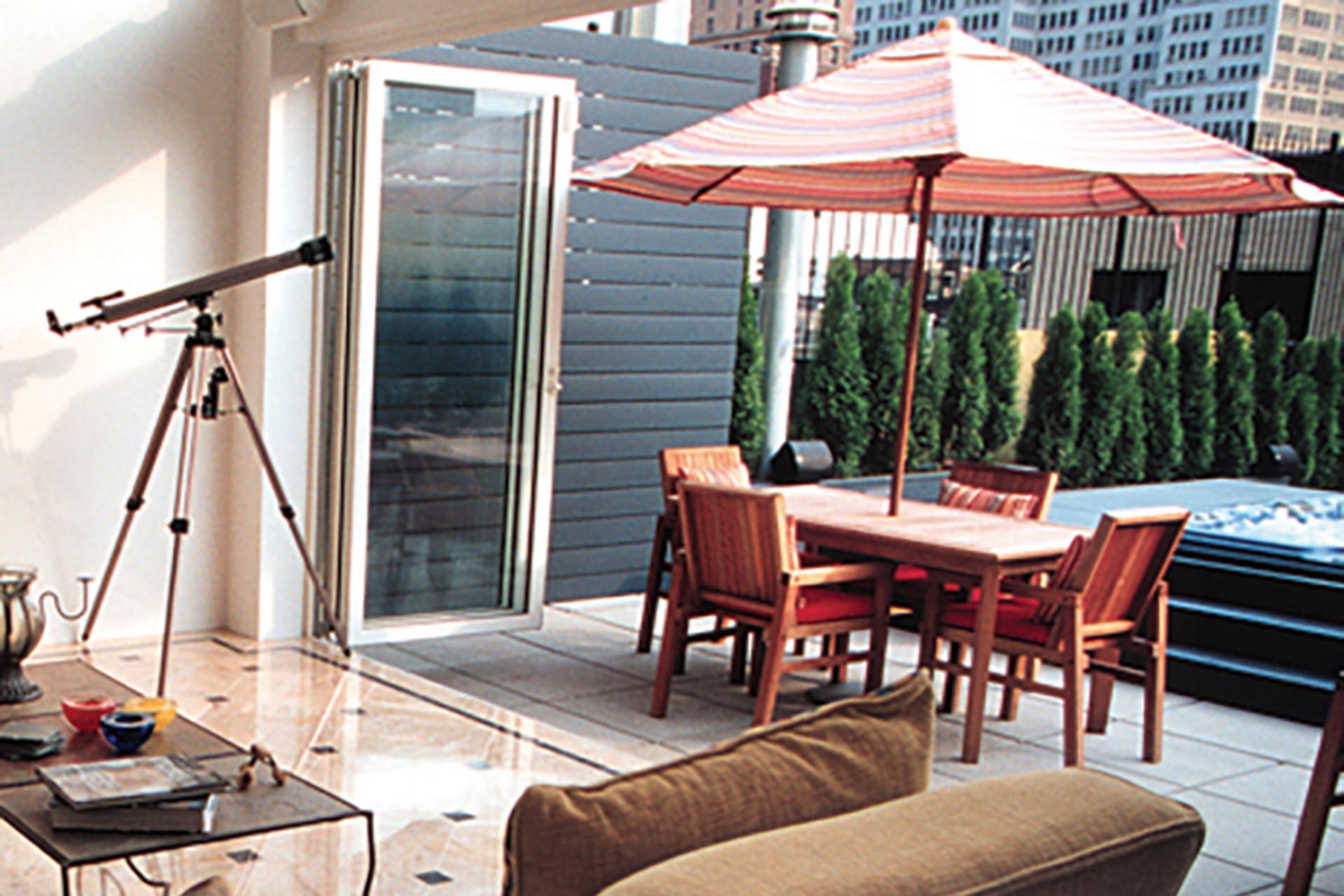 <p>Accessed by a spiral staircase, the penthouse level of the home features a den and home office solarium with a bathroom.</p>
