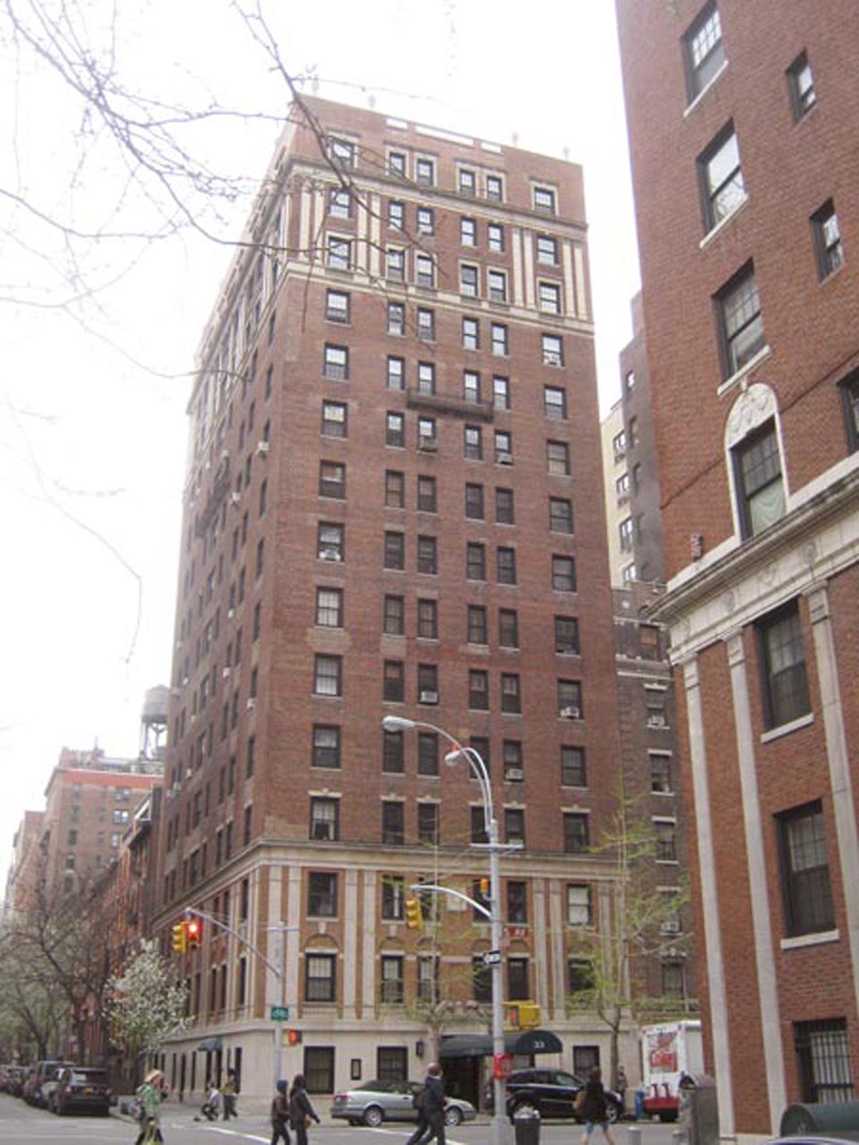 <p>The top six stories of the eastern facade of 33 Fifth Avenue were re-skinned as part of an exterior repair program to stop persistent leaks.</p>
