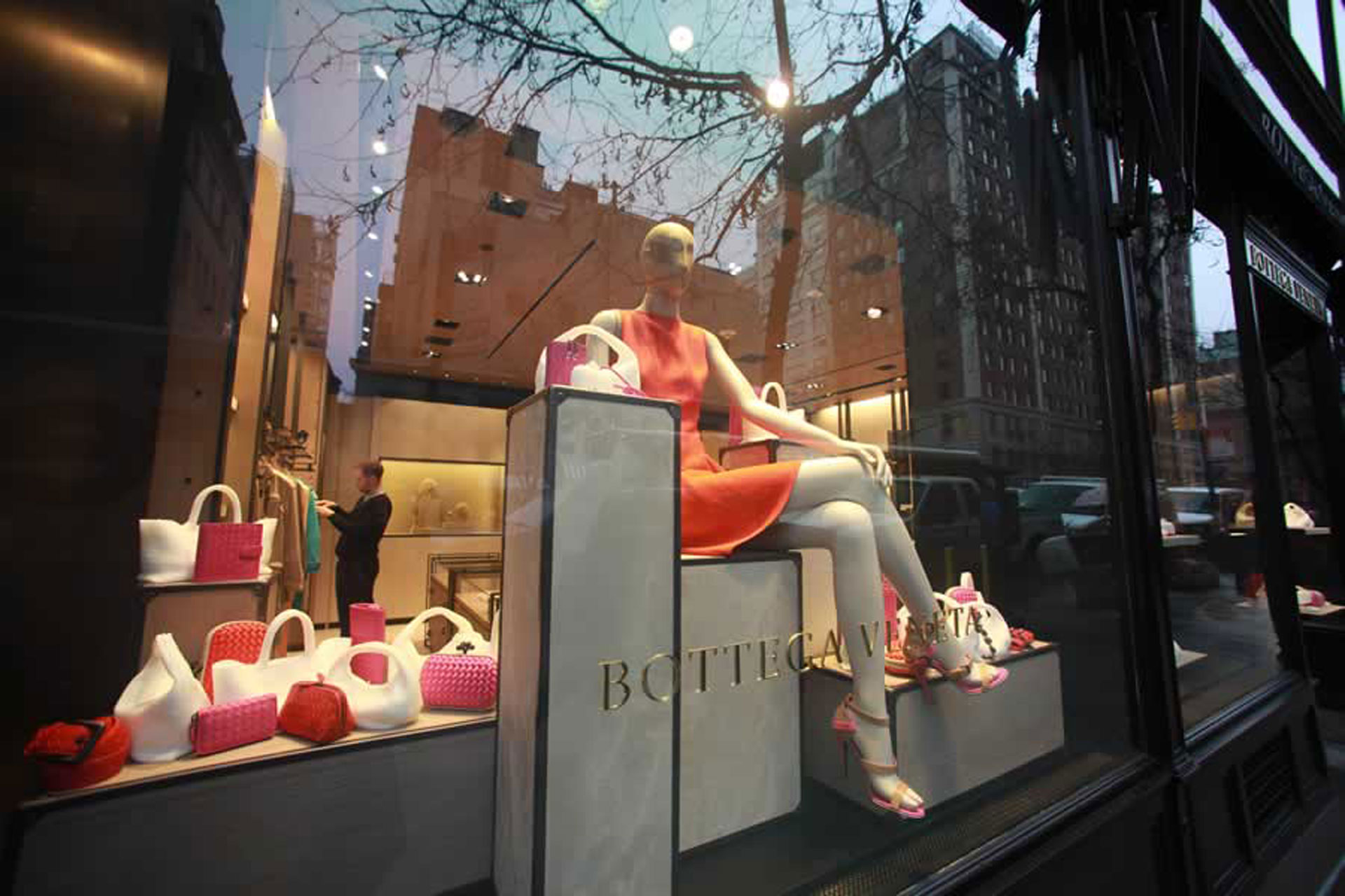 <p>The Bottega Veneta women’s concept store at 849 Madison Avenue was<br />
completed within a tight eight-week time frame for its scheduled opening.</p>
