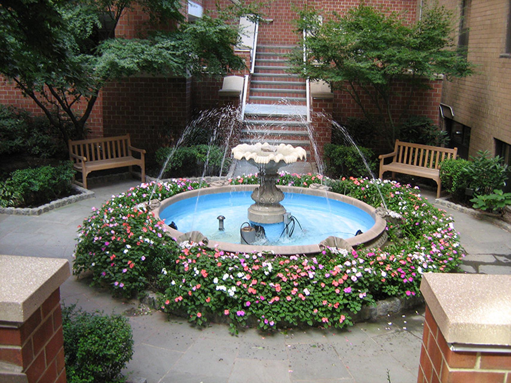 <p>The repair program included the pump and lighting for the courtyard fountain and the surrounding parapet walls.</p>
