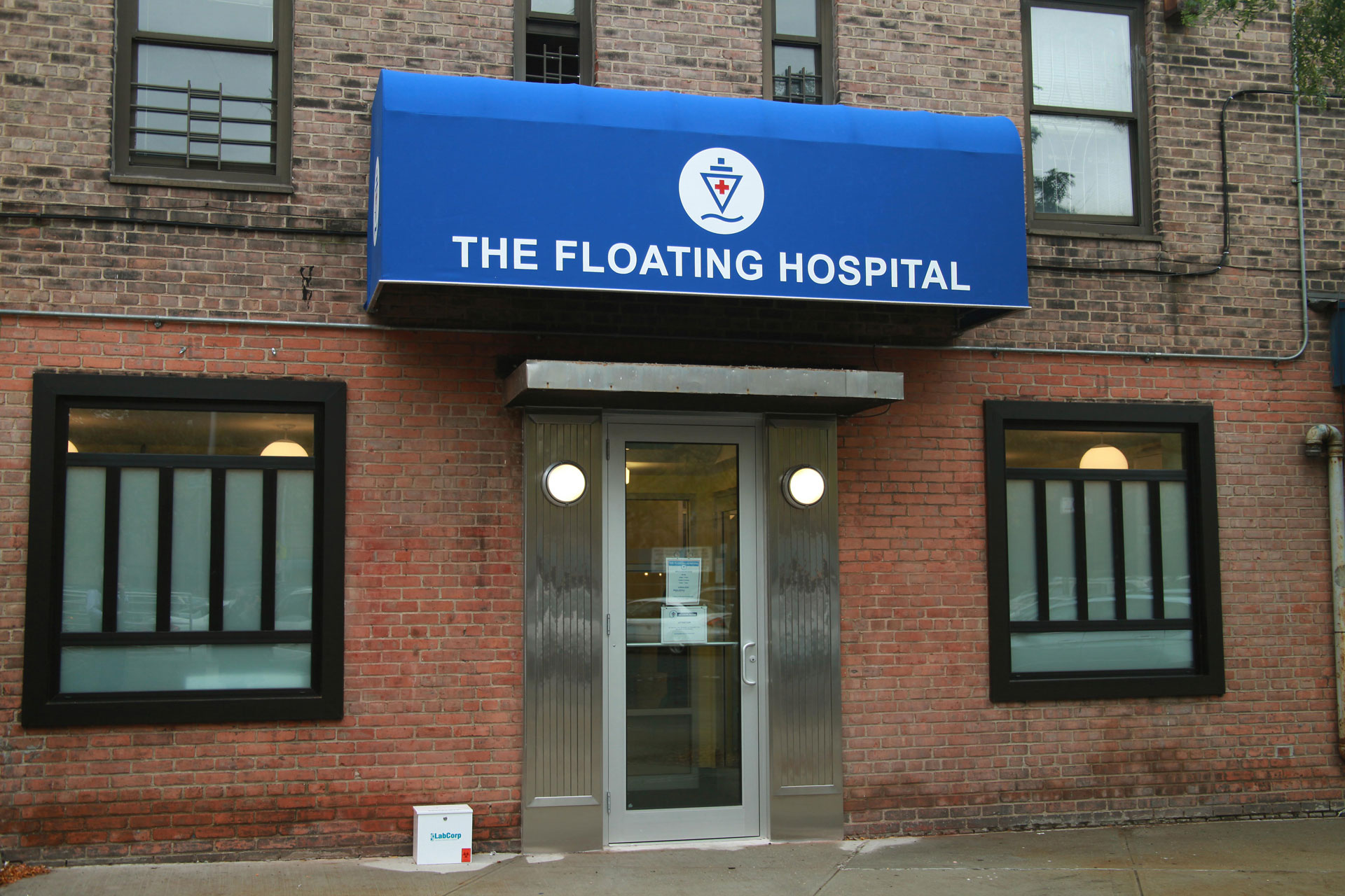 <p>RAND designed and administered the build-out of the Floating Hospital’s new walk-in medical clinic in Long Island City, which serves NYCHA Queensbridge Houses.</p>
