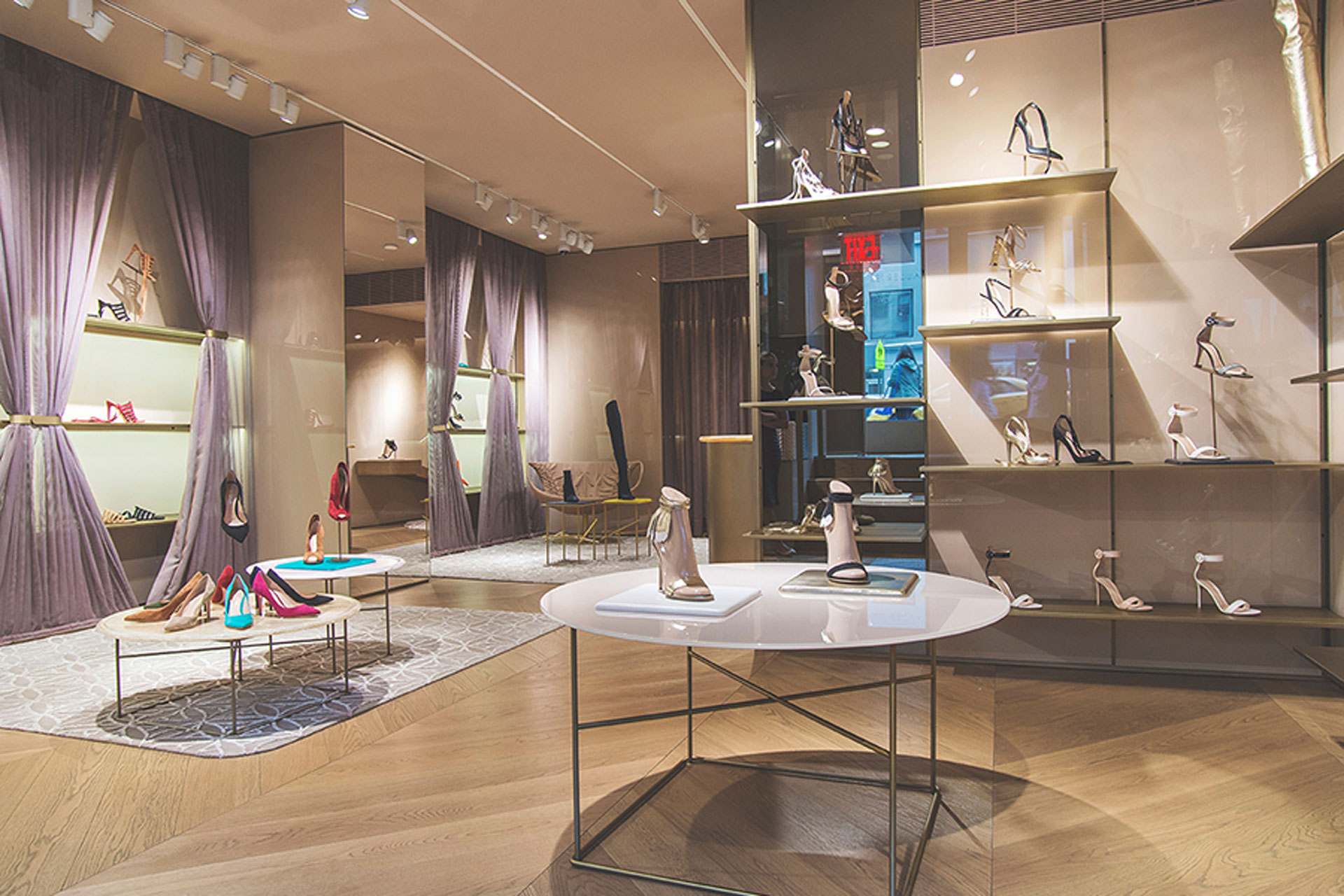 <p>Custom finishes include herringbone parquet oak flooring throughout, smoky mirrors, and velvet and leather chairs. </p>
