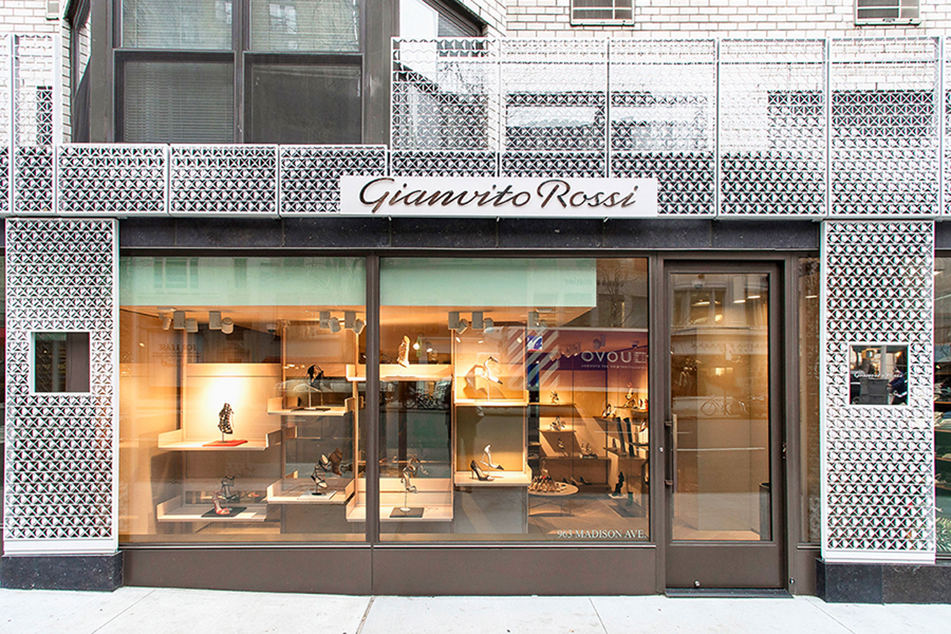 <p>Integrated new build-out with existing storefront.</p>
