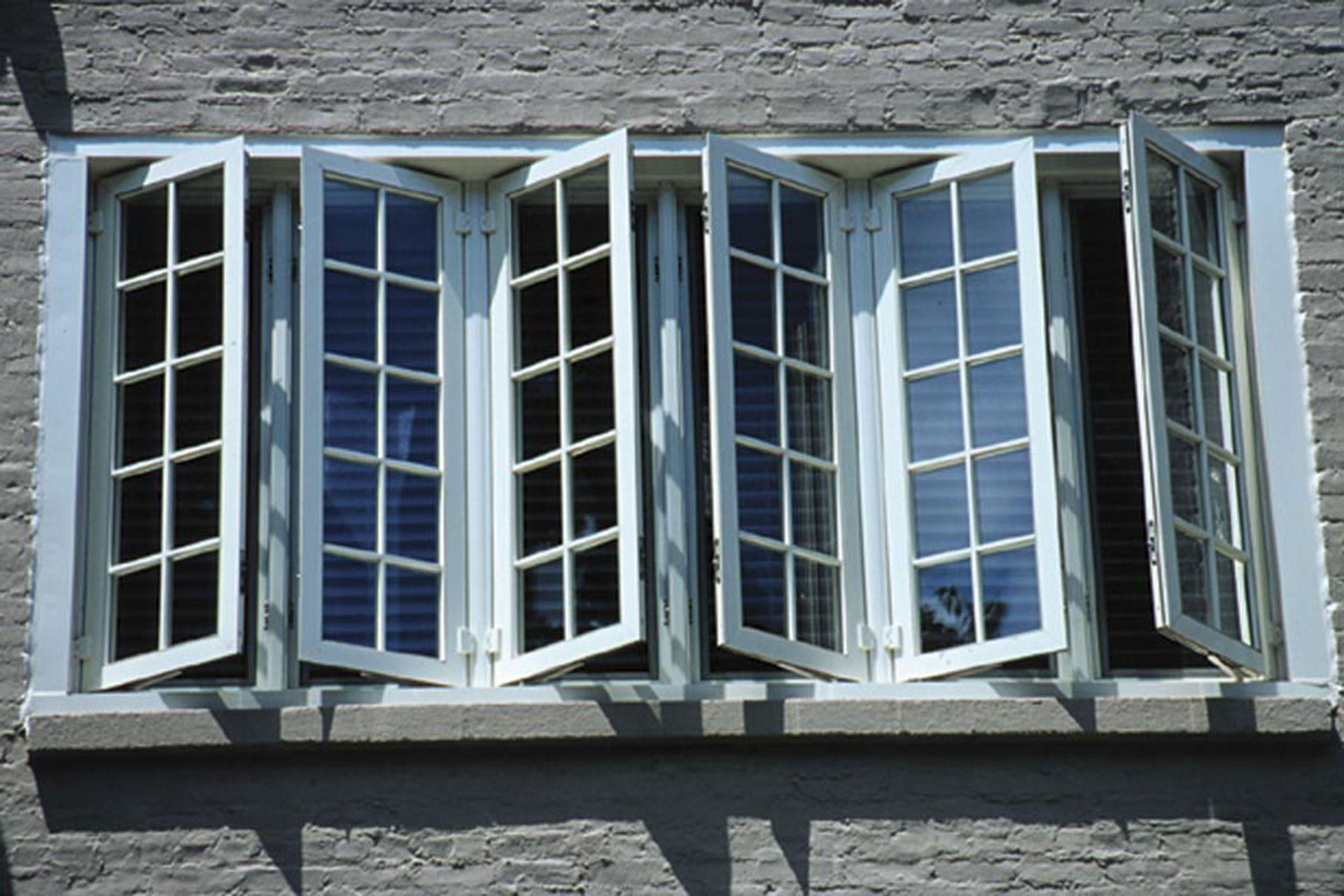 <p>State-of-the-art aluminum casement windows preserved the historical significance of the buildings.</p>
